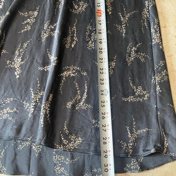 Elegant Black and Gold Women's Skirt - Picture 7 of 7